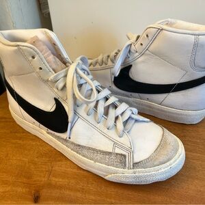 Nike Blazer Mid ’77 Vintage Men’s Size 9 White/Black High Top Sneakers